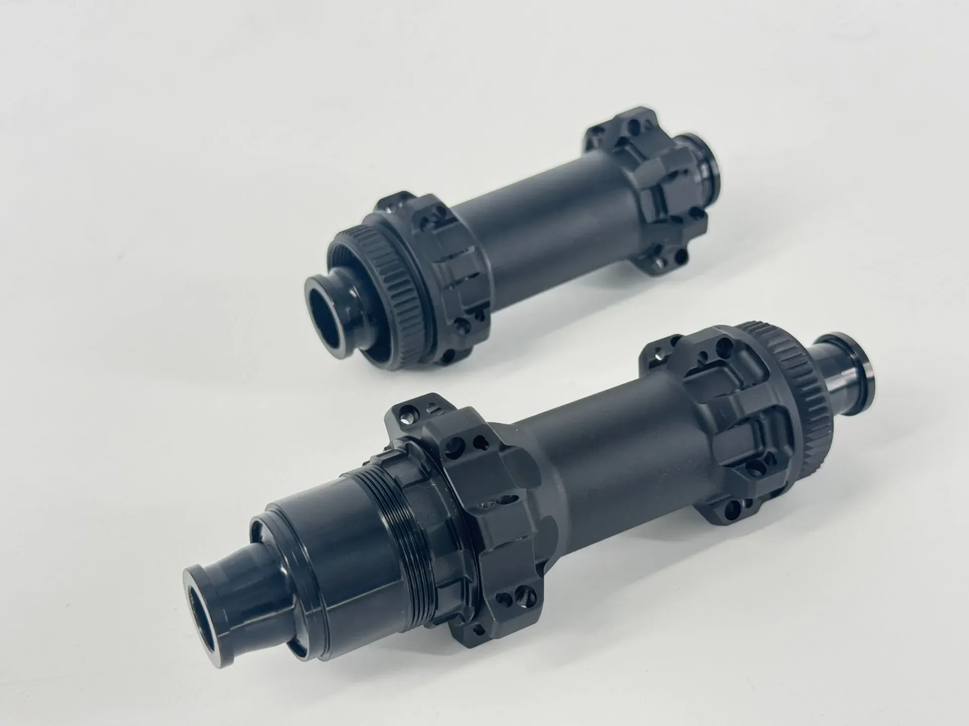 LT-235g-road-bike-wheel-hubs-with-high-precision-ratchet-structure-three-quarter