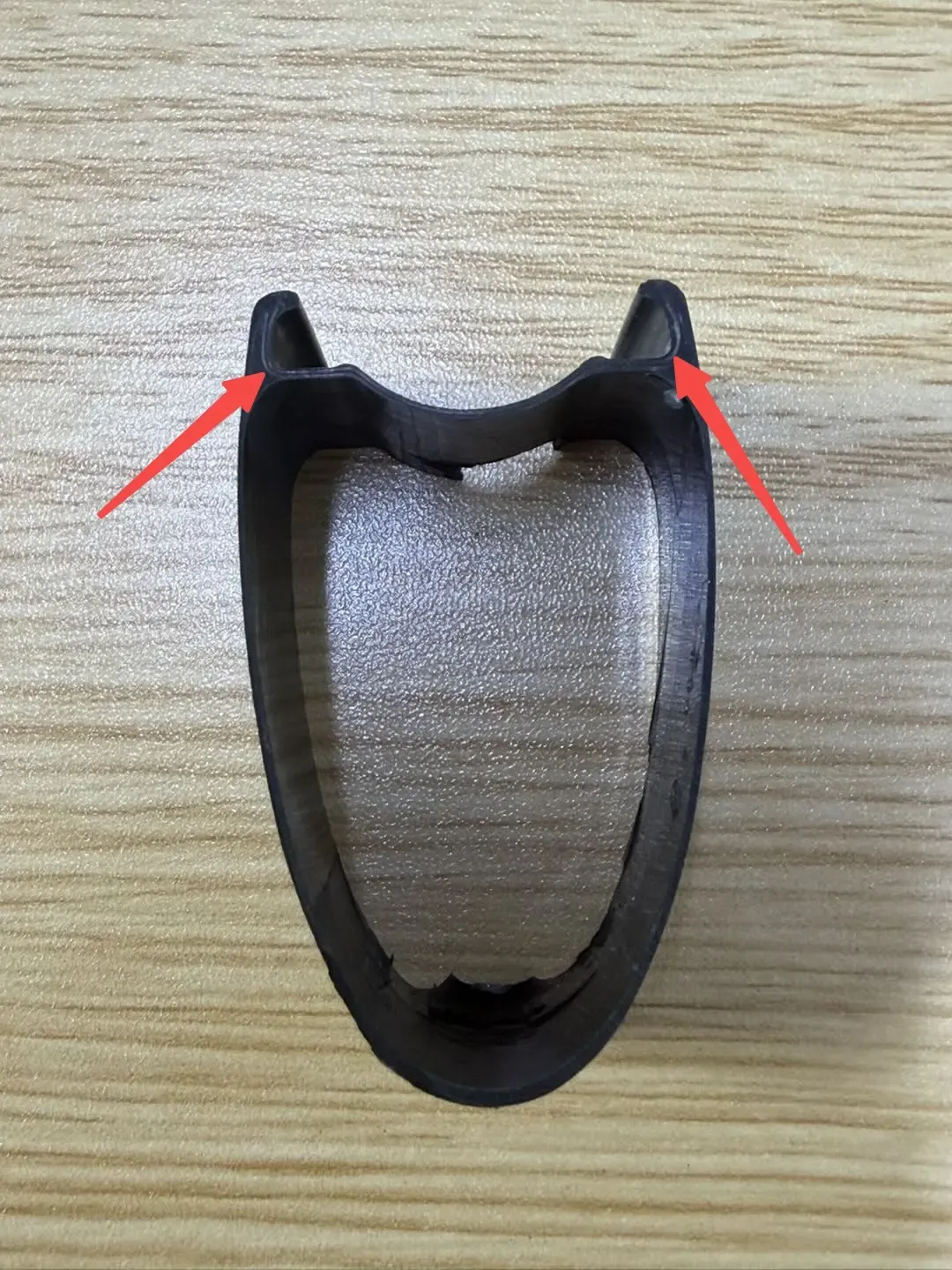 Photograph-of-a-rim-cross-section-with-a-red-arrow-pointing-to-the-transition-R