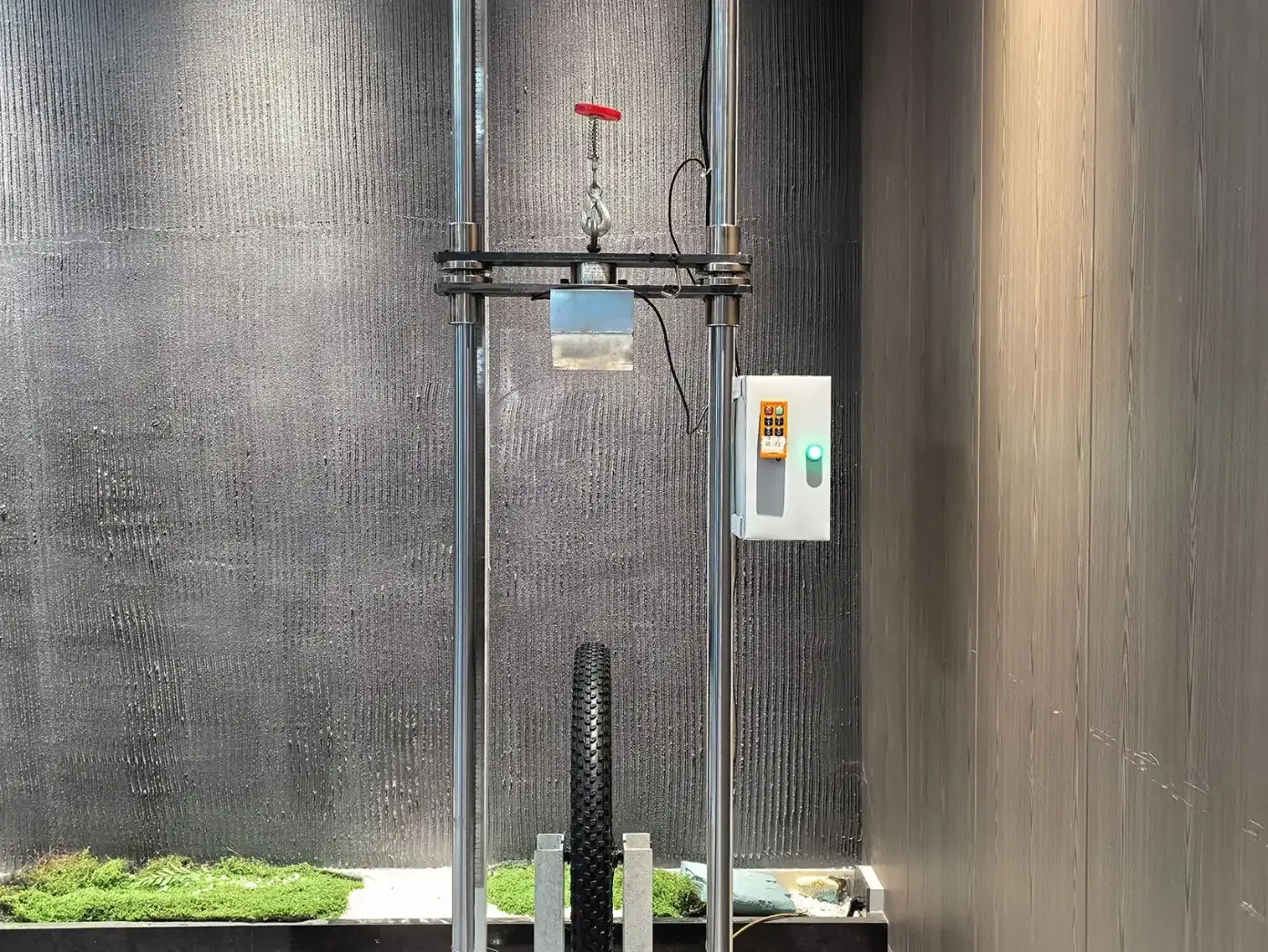 LightTravelCycling-CarbonWheel-ImpactResistanceTest-FactoryLab-QualityControl-we
